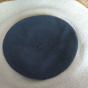 100% Wool Gray Beret